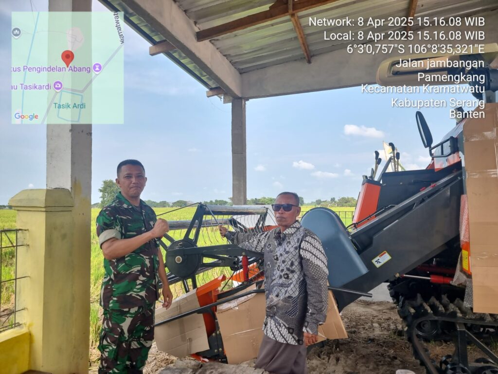Babinsa Dampingi Petani di Kramatwatu Terima Bantuan Mesin Pemanen Usai Virtual dengan Presiden
