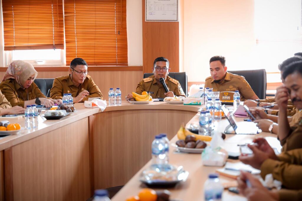 Andra Soni Pastikan Kesiapan Pelayanan Pemutihan Tunggakan Pajak Kendaraan Bermotor Andra Soni Pastikan Kesiapan Pelayanan Pemutihan Tunggakan Pajak Kendaraan Bermotor