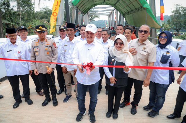 Jembatan Desa Tegal Diresmikan, Akses Ekonomi Warga Cikedal Makin Terbuka