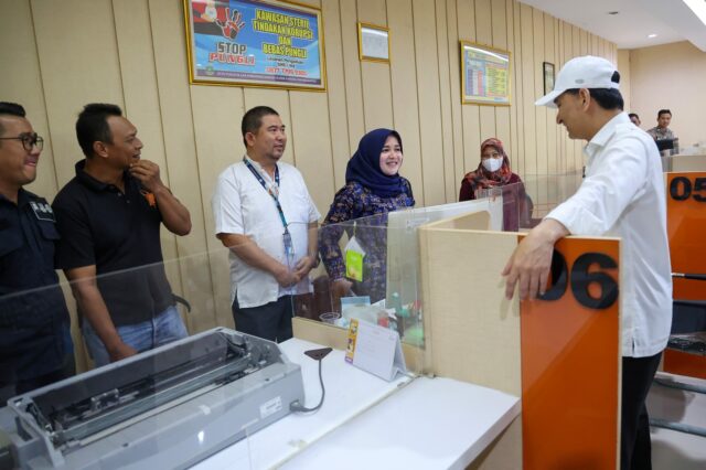 Wagub Banten Tinjau Pelayanan UPT Samsat Cikande Kabupaten Serang