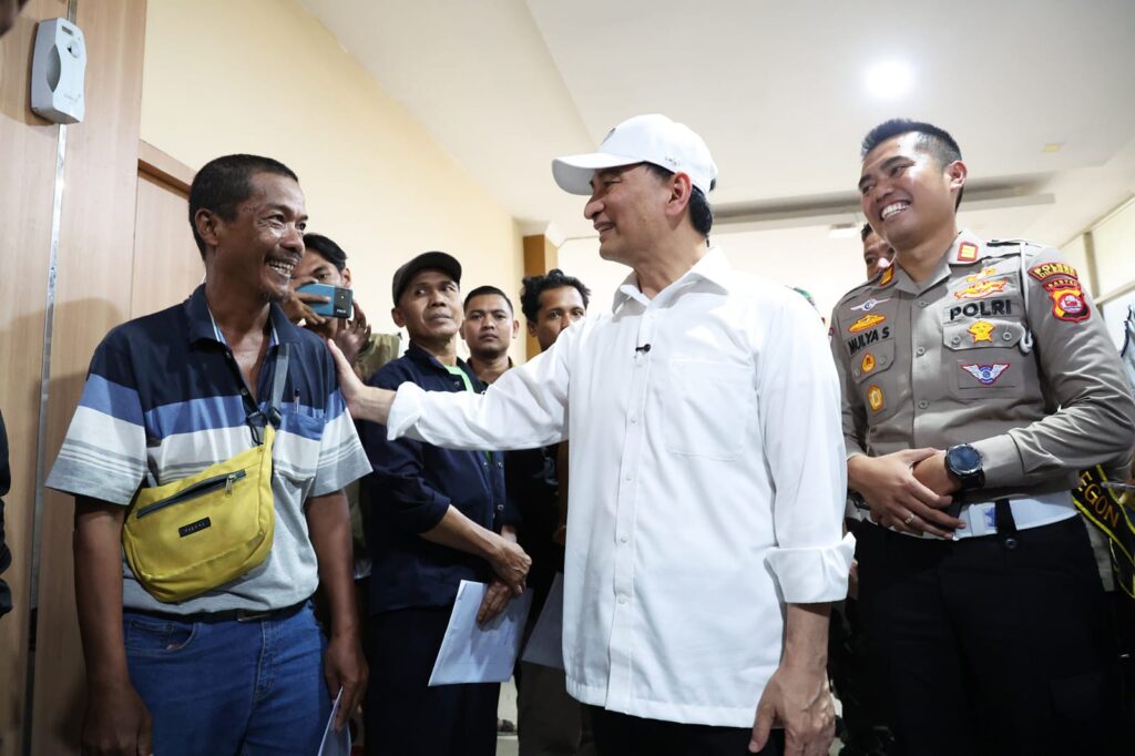 Tinjau Pelayanan UPT Samsat Cilegon, Wagub Banten Tegaskan Jangan Ada Pungli