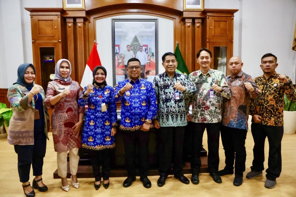 Terima Kunjungan BNN Provinsi Banten, Andra Soni Sebut Upaya Tingkatkan Kesadaran Bahaya Narkotika Terima Kunjungan BNN Provinsi Banten, Andra Soni Sebut Upaya Tingkatkan Kesadaran Bahaya Narkotika