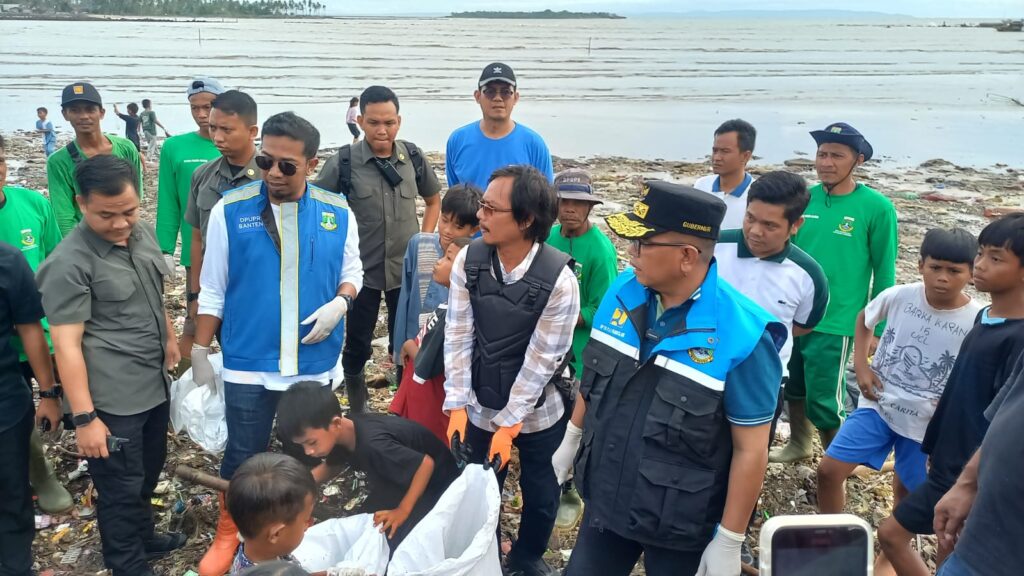 Sampah Di Teluk Labuan, Andra Soni : Perlu Solusi Jangka Panjang dan Komprehensif Sampah Di Teluk Labuan, Andra Soni : Perlu Solusi Jangka Panjang dan Komprehensif
