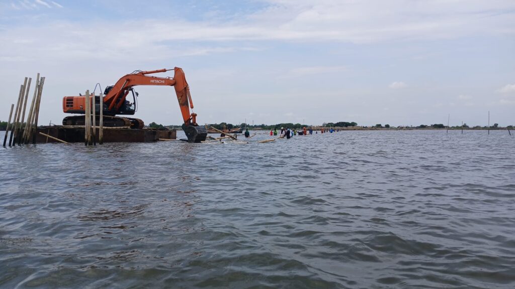 Pemprov Banten Lakukan Pembongkaran Sisa Pagar Laut di Desa Kohod Kabupaten Tangerang Pemprov Banten Lakukan Pembongkaran Sisa Pagar Laut di Desa Kohod Kabupaten Tangerang