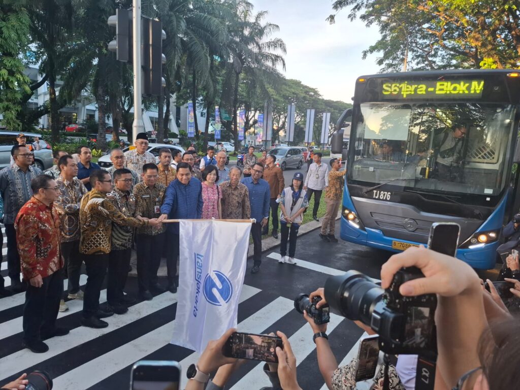 Andra Soni Lepas Keberangkatan Perdana Transjabodetabek Blok M – Alam Sutera