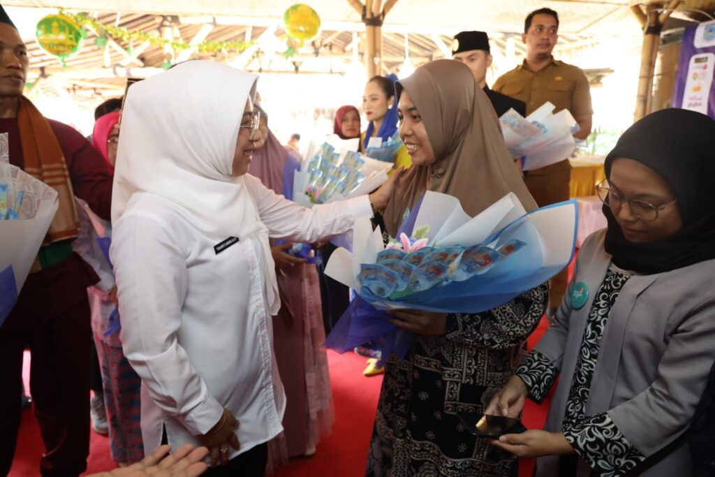 Tinawati Andra Soni Dorong Sinergitas Pelaku UMKM dengan Perguruan Tinggi, Pemda, dan Media Massa Tinawati Andra Soni Dorong Sinergitas Pelaku UMKM dengan Perguruan Tinggi, Pemda, dan Media Massa