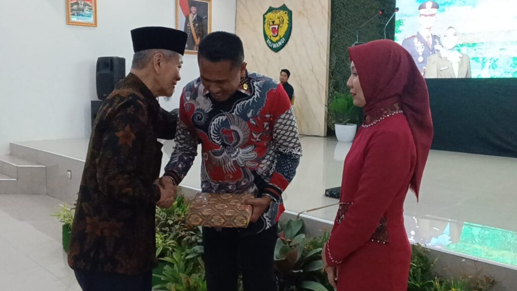 Penuh Haru dan Kehangatan, Kolonel Mulyo Junaedi Resmi Lepas Jabatan sebagai Dandim Serang