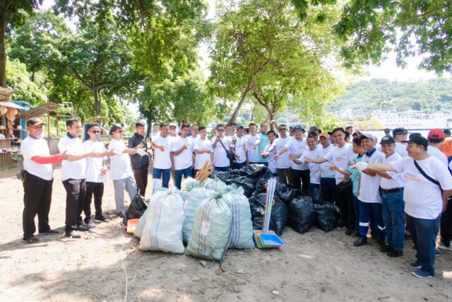 ASDP Merak Akhirnya Buka Suara Soal Sampah dengan Aksi Bersih bersih
