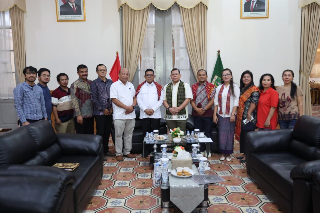 Andra Soni Terima Kunjungan Karo Banten Bersatu Andra Soni Terima Kunjungan Karo Banten Bersatu