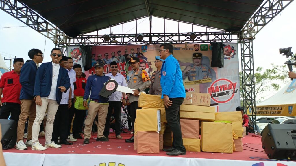 May Day di Kabupaten Serang Meriah dan Aman, Buruh Diguyur Door Prize May Day di Kabupaten Serang Meriah dan Aman, Buruh Diguyur Door Prize