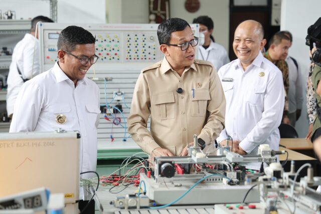 Gubernur Banten Dampingi Menteri P2MI Tinjau Balai Latihan Kerja di Tangsel