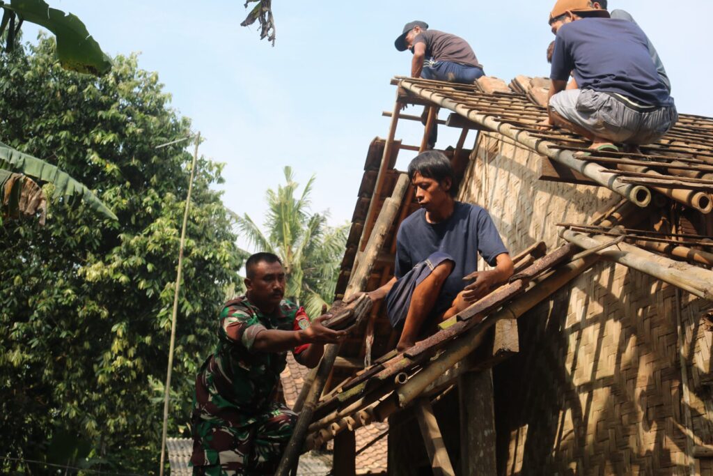 Harapan Baru dari TMMD : Rumah Juman Dibedah, Desa Silebu Bergeliat Harapan Baru dari TMMD : Rumah Juman Dibedah, Desa Silebu Bergeliat