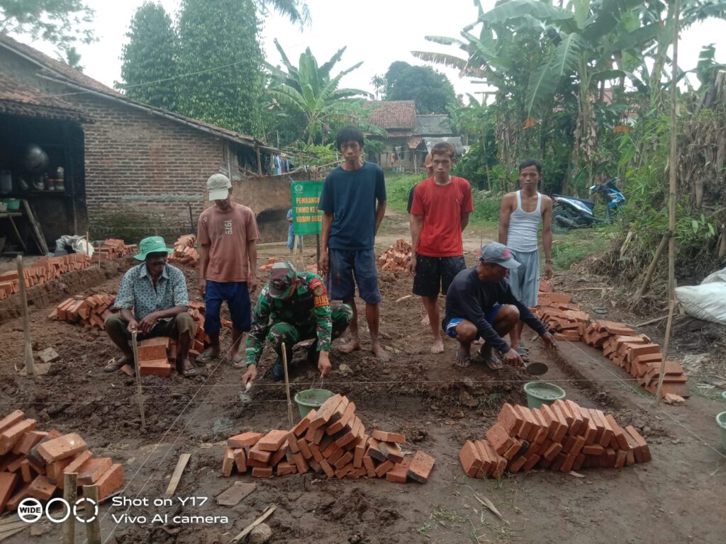 TMMD Ke-124 Kodim Serang Mulai Renovasi Rumah Juman Warga Silebu TMMD Ke-124 Kodim Serang Mulai Renovasi Rumah Juman Warga Silebu