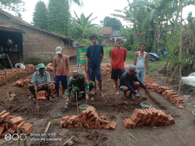 TMMD Ke-124 Kodim Serang Mulai Renovasi Rumah Juman Warga Silebu