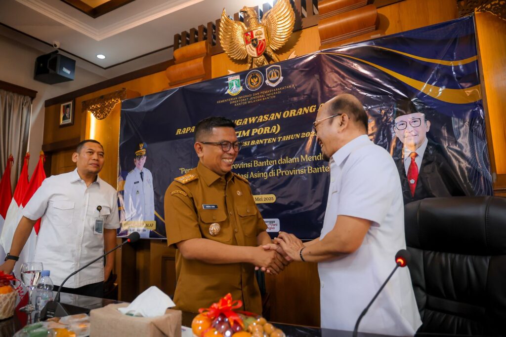 Gubernur Banten Andra Soni Buka Rapat Tim Pengawasan Orang Asing