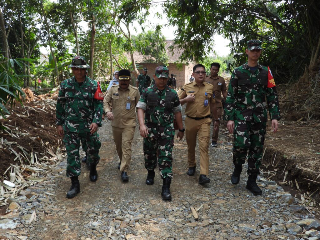 Danrem Tinjau TMMD ke -124 Kodim 0602/Serang di Kragilan