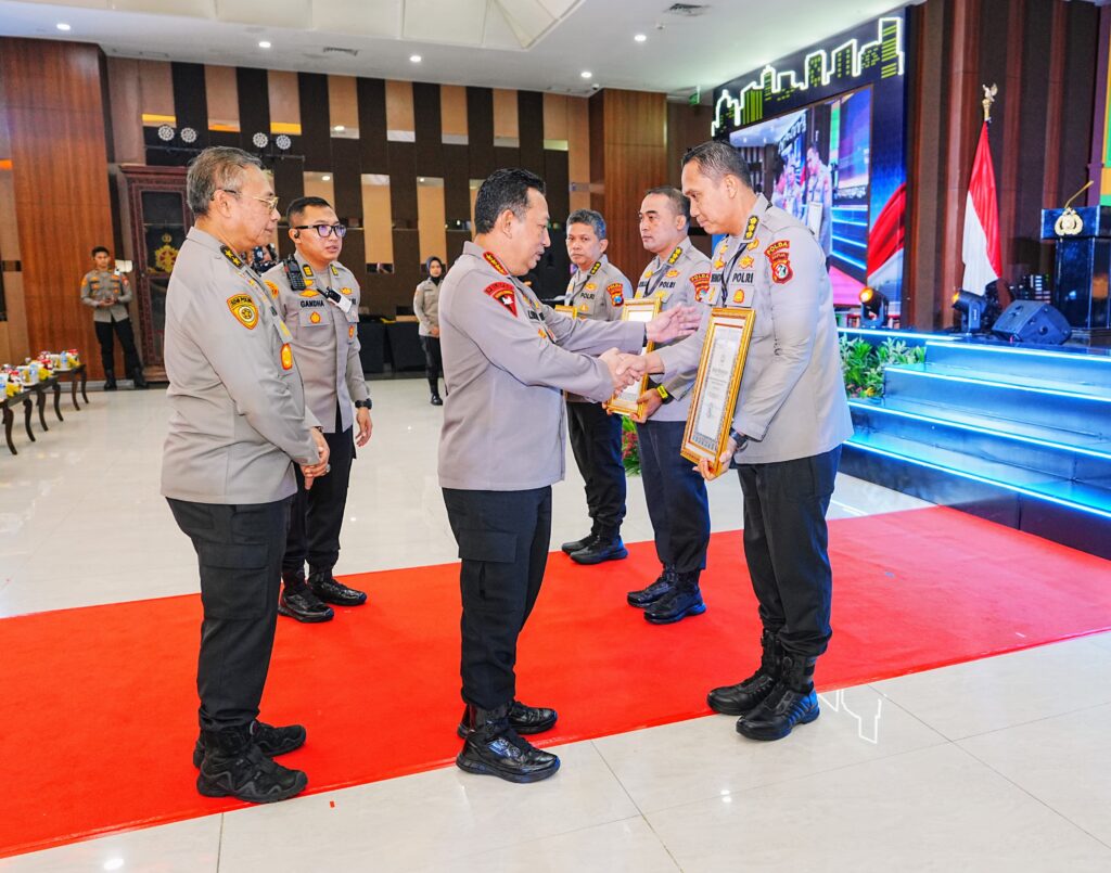 Tutup Rakernis SSDM dan Slog, Kapolri Komitmen Dukung Program Pemerintah Tutup Rakernis SSDM dan Slog, Kapolri Komitmen Dukung Program Pemerintah