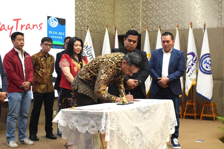 Silaturahmi Alumni Trisakti Diwarnai Kerjasama Strategis dengan Garuda dan KAI Silaturahmi Alumni Trisakti Diwarnai Kerjasama Strategis dengan Garuda dan KAI