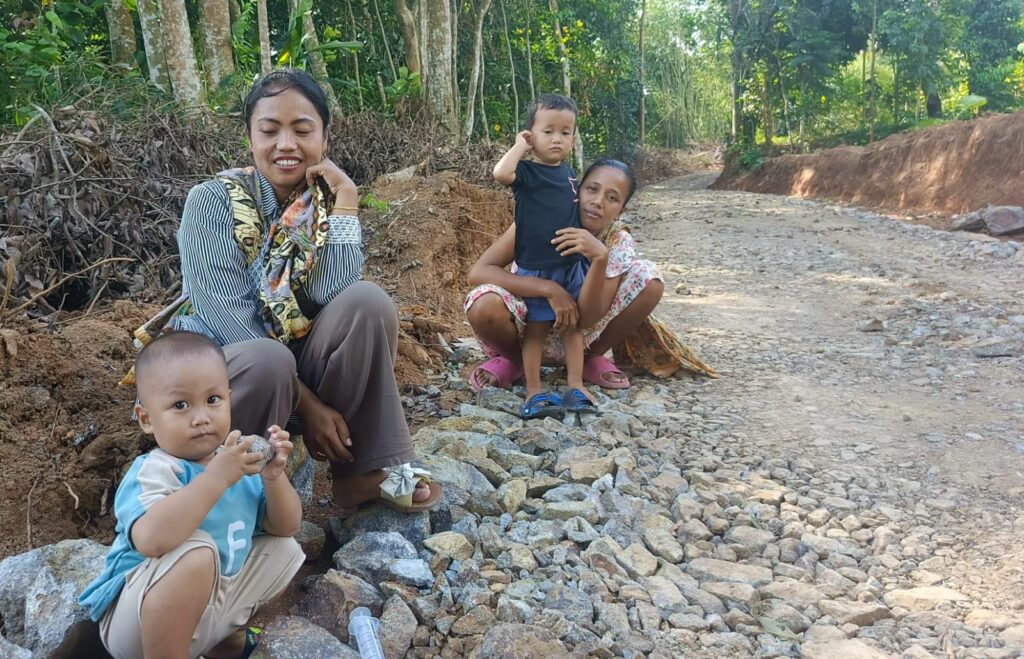 Jalan TMMD ke 124 Kodim Serang Buka Akses, Warga Silebu Rasakan Manfaat Langsung Jalan TMMD ke 124 Kodim Serang Buka Akses, Warga Silebu Rasakan Manfaat Langsung