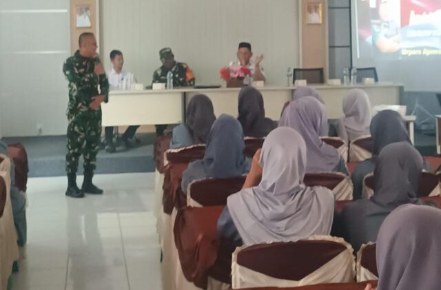 TNI Sasar Sekolah Vokasi, Satgas TMMD ke 124 Sosialisasikan Rekrutmen di SMKN 1 Kragilan