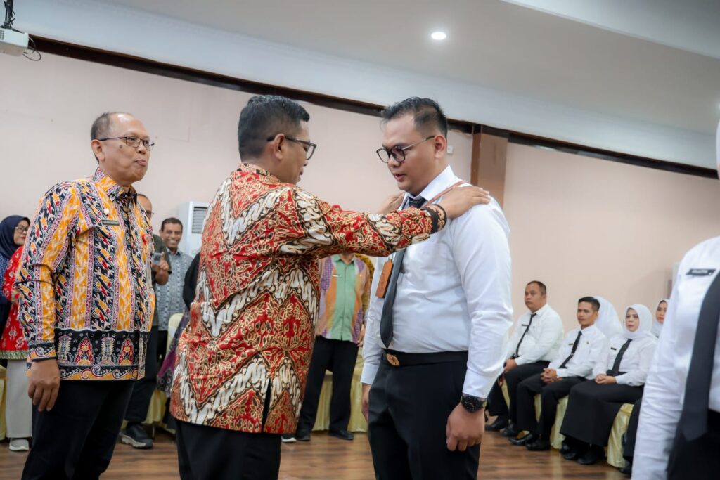 Buka Diklat Kepemimpinan Pengawas, Andra Soni Minta Peserta Disiplin, Serius dan Tekun Buka Diklat Kepemimpinan Pengawas, Andra Soni Minta Peserta Disiplin, Serius dan Tekun