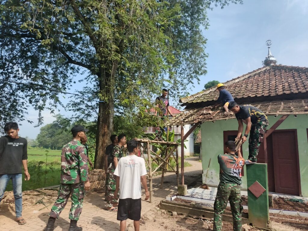 Satgas TMMD ke-124 Kodim 0602/Serang Mulai Renovasi Musholla Al-Amin di Silebu Bayur Satgas TMMD ke-124 Kodim 0602/Serang Mulai Renovasi Musholla Al-Amin di Silebu Bayur