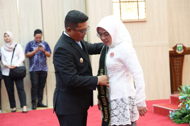 Andra Soni Kukuhkan Pengurus Dekranasda dan Bunda PAUD Provinsi Banten