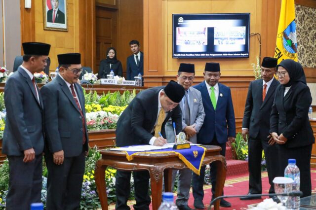 DPRD Tetapkan Ratu Rachmatuzakiyah-Najib Hamas sebagai Bupati dan Wakil Bupati Serang Terpilih