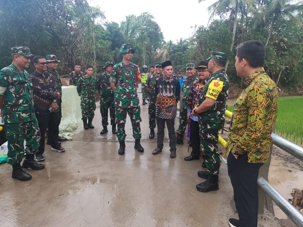 Tinjau TMMD 124 Kodim Serang, Brigjen Werijon : Bangun Infrastruktur, Pererat Kemanunggalan TNI-Rakyat Tinjau TMMD 124 Kodim Serang, Brigjen Werijon : Bangun Infrastruktur, Pererat Kemanunggalan TNI-Rakyat