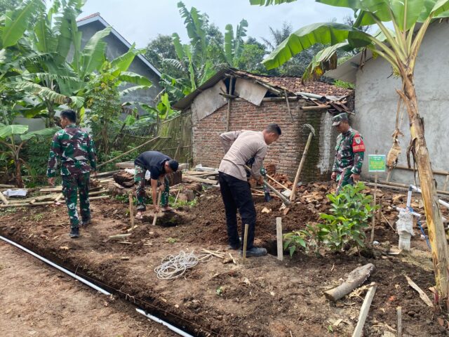 Pasiter Pantau Progres Sumur Bor TMMD Ke-124 Kodim Serang, Fokus Pembuatan Pondasi Kedudukan Toren Air