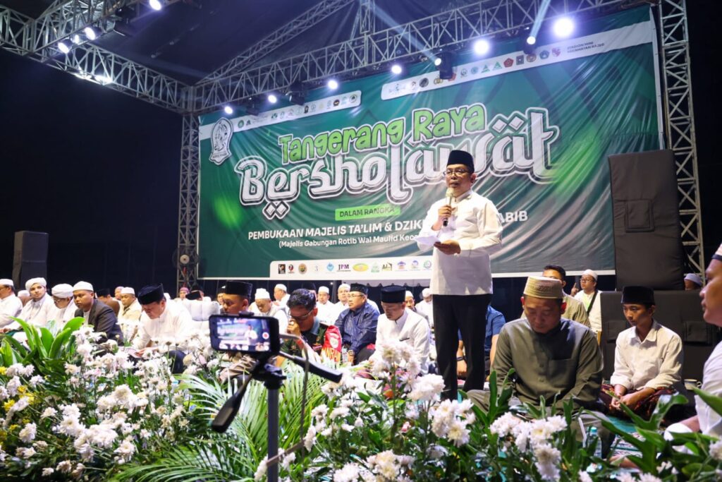 Gubernur Banten Hadiri Tangerang Raya Bersholawat, Serukan Penguatan Moral dan Ukhuwah Umat Gubernur Banten Hadiri Tangerang Raya Bersholawat, Serukan Penguatan Moral dan Ukhuwah Umat
