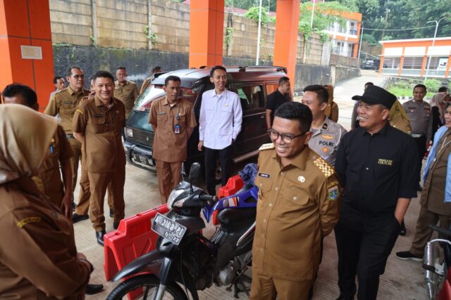 Andra Soni Tinjau Pelayanan di Samsat Malingping Kabupaten Lebak