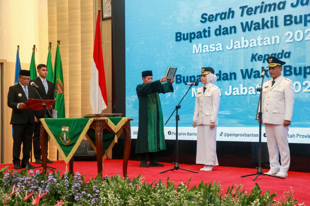 Resmi, Ratu Rachmatuzakiyah-Najib Hamas Jabat Bupati dan Wakil Bupati Serang Resmi, Ratu Rachmatuzakiyah-Najib Hamas Jabat Bupati dan Wakil Bupati Serang