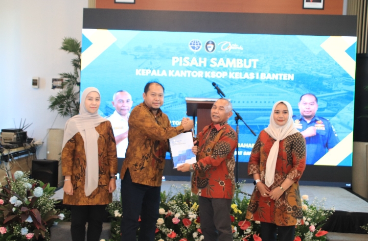 Kepala KSOP Kelas 1 Banten Resmi Berganti, Bharto Ari Raharjo Gantikan Mukhlish Tohepaly Kepala KSOP Kelas 1 Banten Resmi Berganti, Bharto Ari Raharjo Gantikan Mukhlish Tohepaly