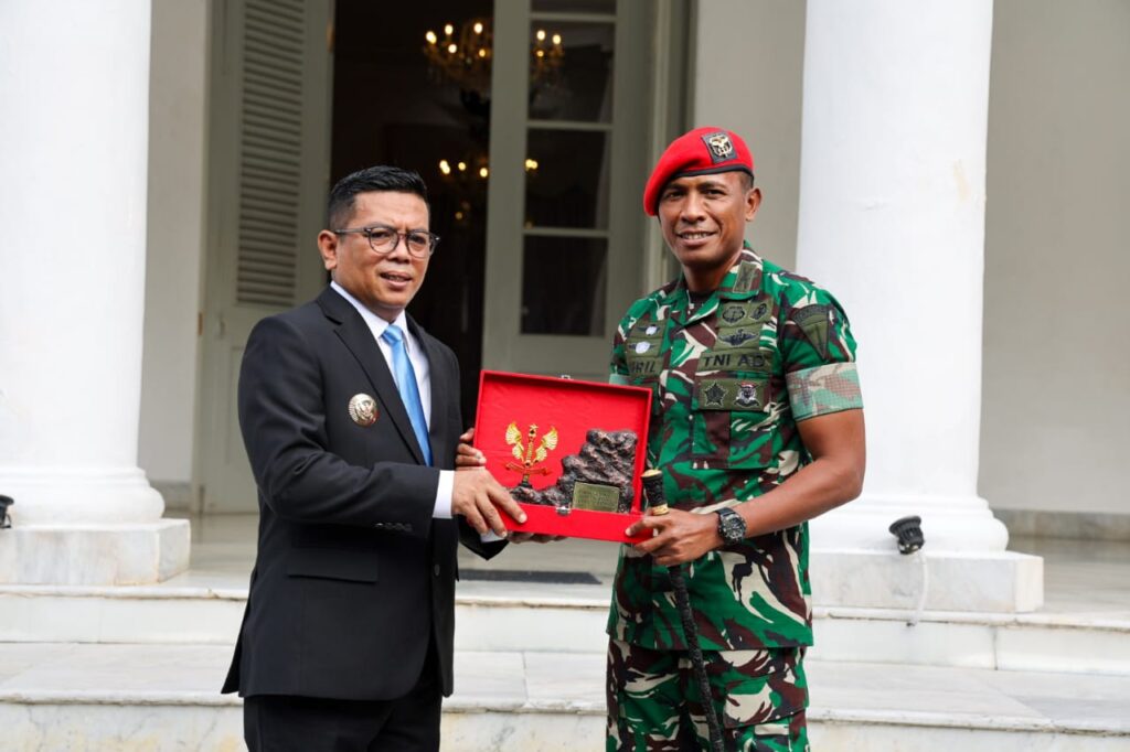 Gubernur Banten Andra Soni Terima Dan Grup 1 Kopassus Gubernur Banten Andra Soni Terima Dan Grup 1 Kopassus