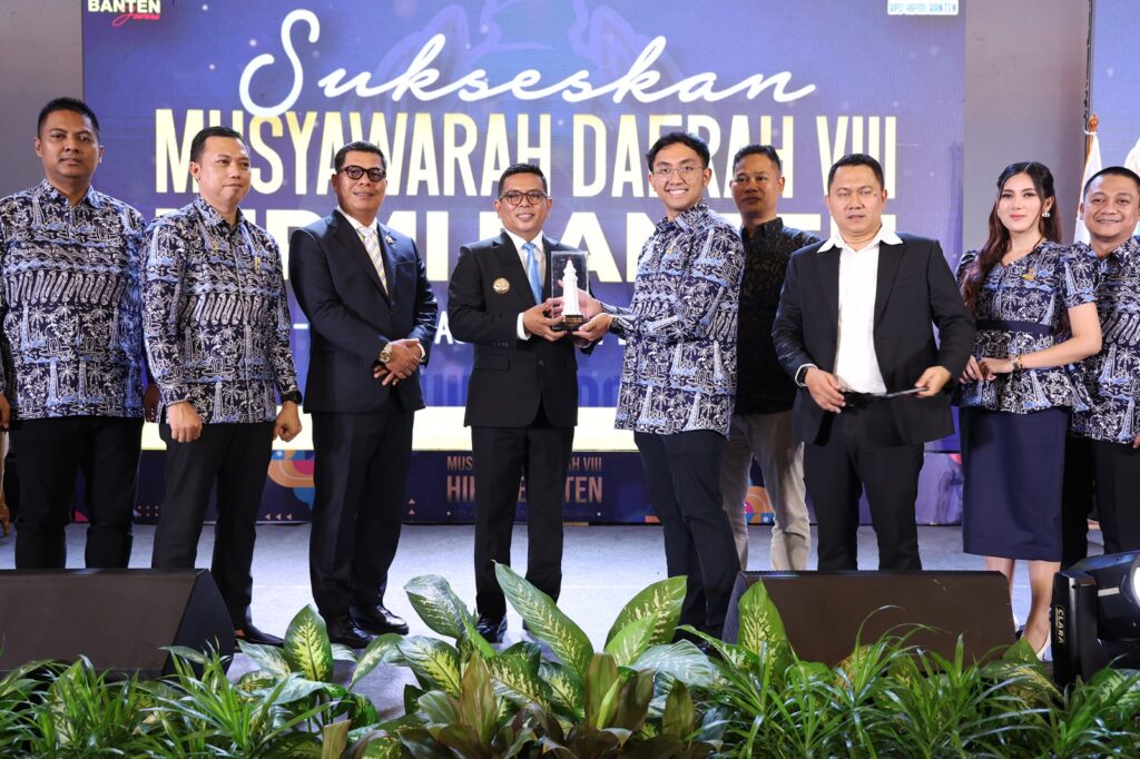 Andra Soni Ajak Pengusaha Muda Turut Wujudkan Pertumbuhan Ekonomi 8 Persen Andra Soni Ajak Pengusaha Muda Turut Wujudkan Pertumbuhan Ekonomi 8 Persen