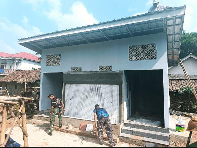 Pasiter Kodim 0602/Serang Pantau Progres MCK Komunal dalam Program TMMD ke-124 Pasiter Kodim 0602/Serang Pantau Progres MCK Komunal dalam Program TMMD ke-124