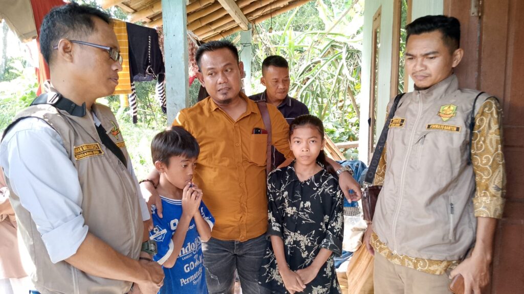 FORWATU Banten Kunjungi Rumah Tak Layak Huni di Serang, Tantang Pemimpin Baru Tunjukkan Kepedulian