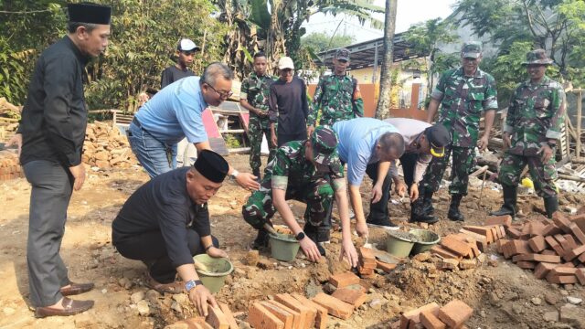 Kodim Serang dan PT Indah Kiat Tbk Bangun Rumah Layak untuk Warga Silebu