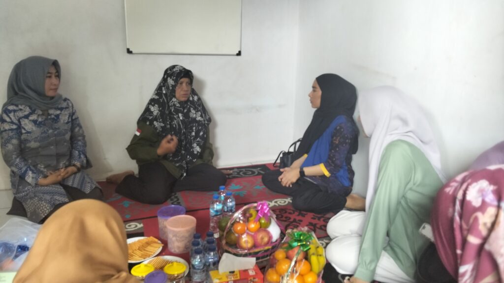 Ketua Persit Koorcab Rem 064 Jenguk Anggota yang Jalani Pemulihan Kanker Ketua Persit Koorcab Rem 064 Jenguk Anggota yang Jalani Pemulihan Kanker
