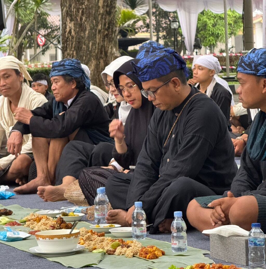 Gubernur Banten Andra Soni Terima Seba Gede Masyarakat Baduy Gubernur Banten Andra Soni Terima Seba Gede Masyarakat Baduy