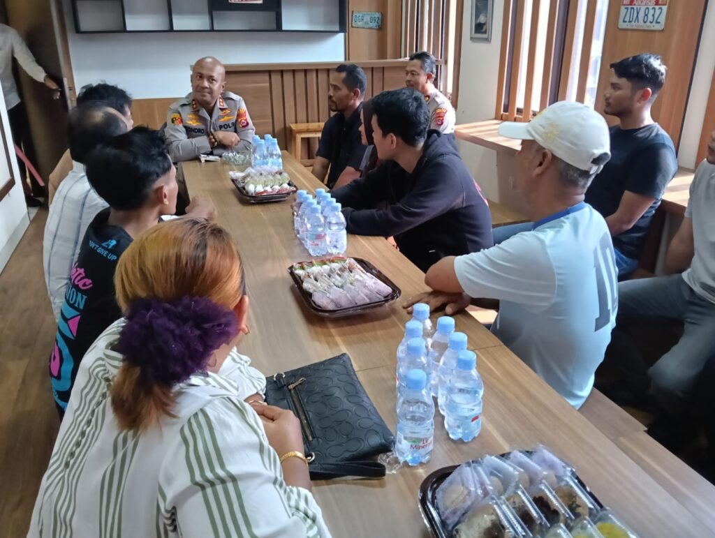 Kapolres Serang Gelar Program Pecak, Korban dan Pelaku Pengeroyokan Sepakat Berdamai Kapolres Serang Gelar Program Pecak, Korban dan Pelaku Pengeroyokan Sepakat Berdamai