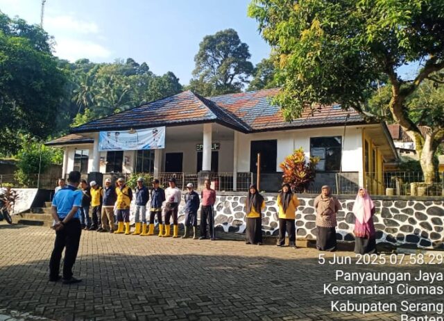 Warga Ciomas Gotong Royong Peringati Hari Lingkungan Hidup