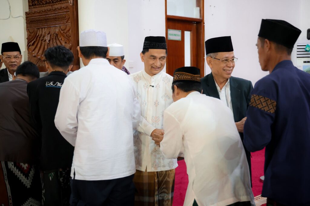 Wagub Banten Melaksanakan Sholat Idul Adha di Masjid Raya Al-Bantani Wagub Banten Melaksanakan Sholat Idul Adha di Masjid Raya Al-Bantani