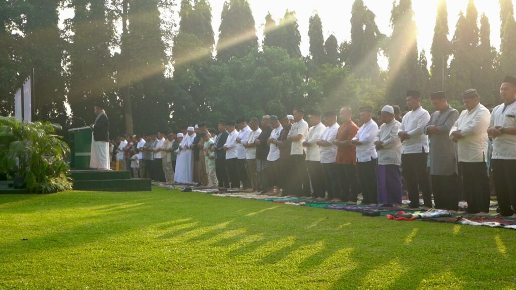 Danpusterad dan Warga Gelar Sholat Idul Adha 1446 H di Lapangan Pusterad, 14 Hewan Kurban Disembelih