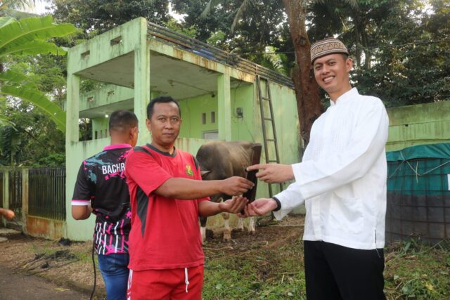 Dandim 0602/Serang Serahkan Golok Kurban Sambut Idul Adha 1446 H