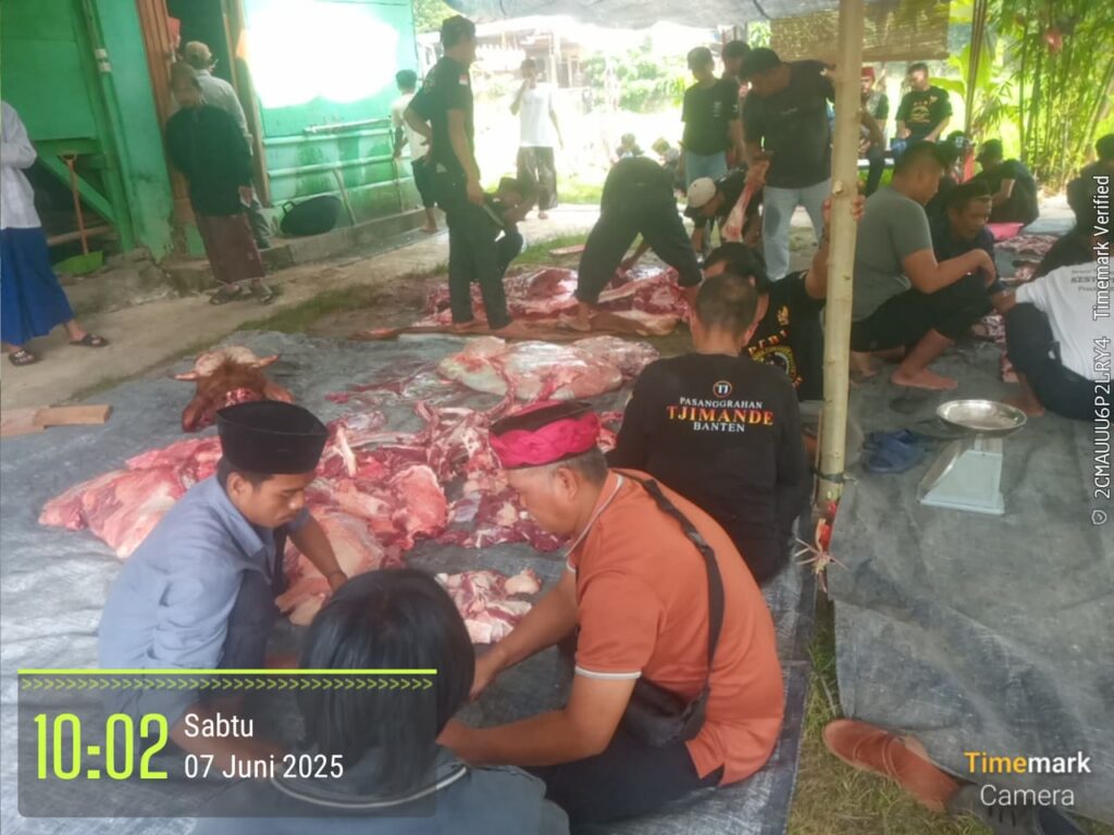 Pasanggrahan Tjimande Banten Indonesia Sembelih Hewan Kurban untuk 400 Penerima
