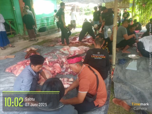 Pasanggrahan Tjimande Banten Indonesia Sembelih Hewan Kurban untuk 400 Penerima