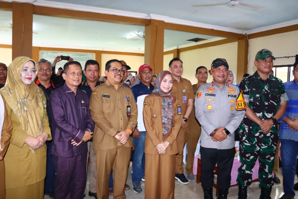 Bupati Ratu Zakiyah Deklarasi Satgas Pungli Ketenagakerjaan di Kabupaten Serang Bupati Ratu Zakiyah Deklarasi Satgas Pungli Ketenagakerjaan di Kabupaten Serang