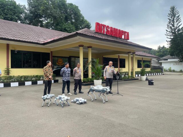 Polisi Uji Coba Robot Berkaki Empat Untuk Dukung Operasi Samapta